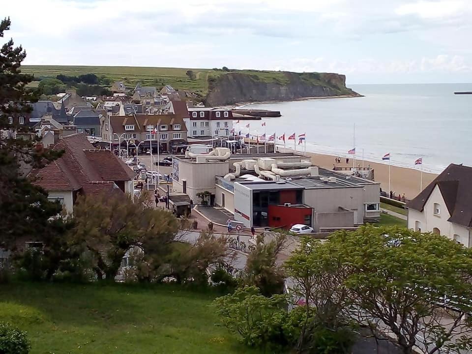 Terrasse Vue Dégagée: Port-en-Bessin Retreat Apartment Exterior photo